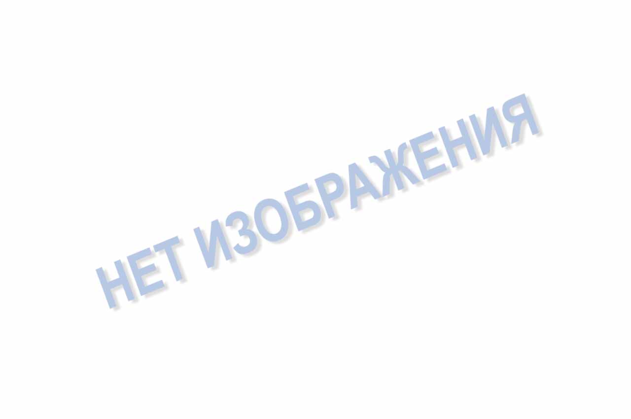 Кухонный смеситель с выдвижной лейкой и режимом «душ» над большой кастрюлей